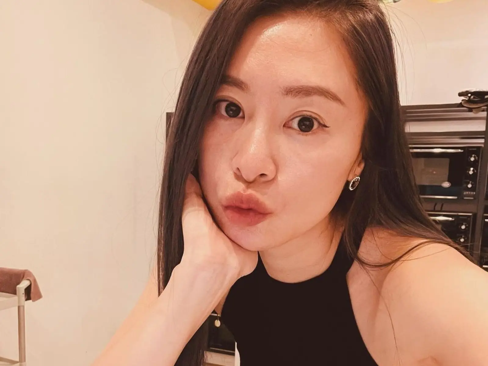 女星張棋惠「零死角」大秀姣好身材！辣曬火辣比基尼引網熱議：「這像是有生過小孩的嗎？」【野生抓正妹】