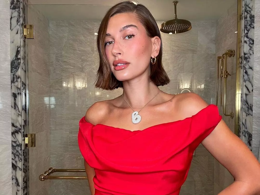 海莉比伯 Hailey Bieber 罕見缺席奧斯卡派對！傳出疑似懷孕！