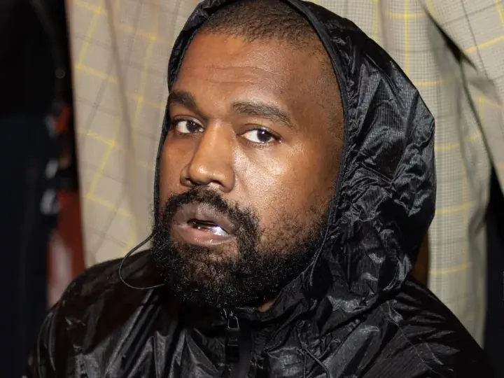 「肯爺」Kanye West IG 突然長篇大論抨擊海莉 Hailey Bieber：「去死吧你們每一個人。」