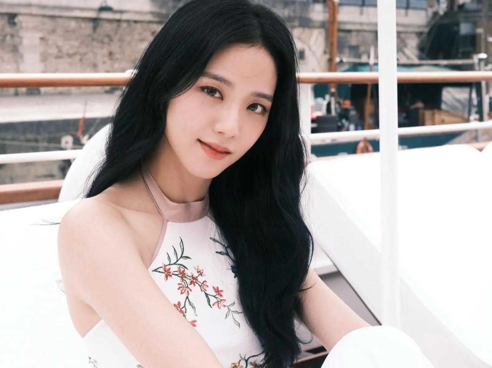 BLACKPINK Jisoo 將個人 YouTube 頻道收益全數捐出！引網讚：「人美心也美！」