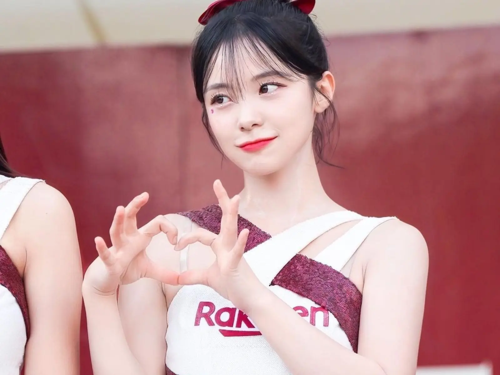 李多慧辣跳 IU 新歌〈Holssi〉網友暈喊：「就像朵可口的棉花糖！」【野生抓正妹】