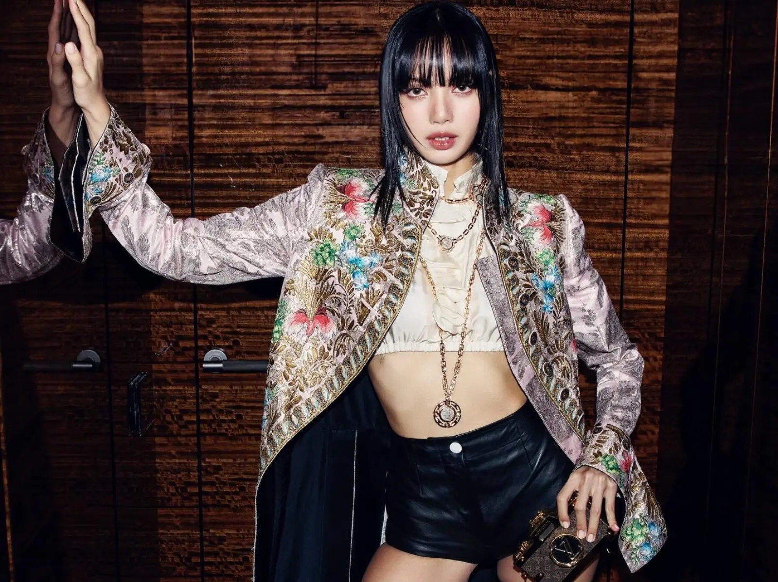 BLACKPINK Lisa 出席寶格麗 BVLGARI 活動曝光新刺青紋身，記錄人生「最重要的名字」！