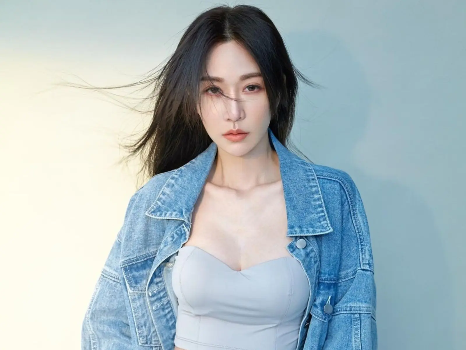 Netflix《影后》「潘茵茵」曾莞婷解鎖雪地泳裝照，超凍齡身材引起網友盛讚！