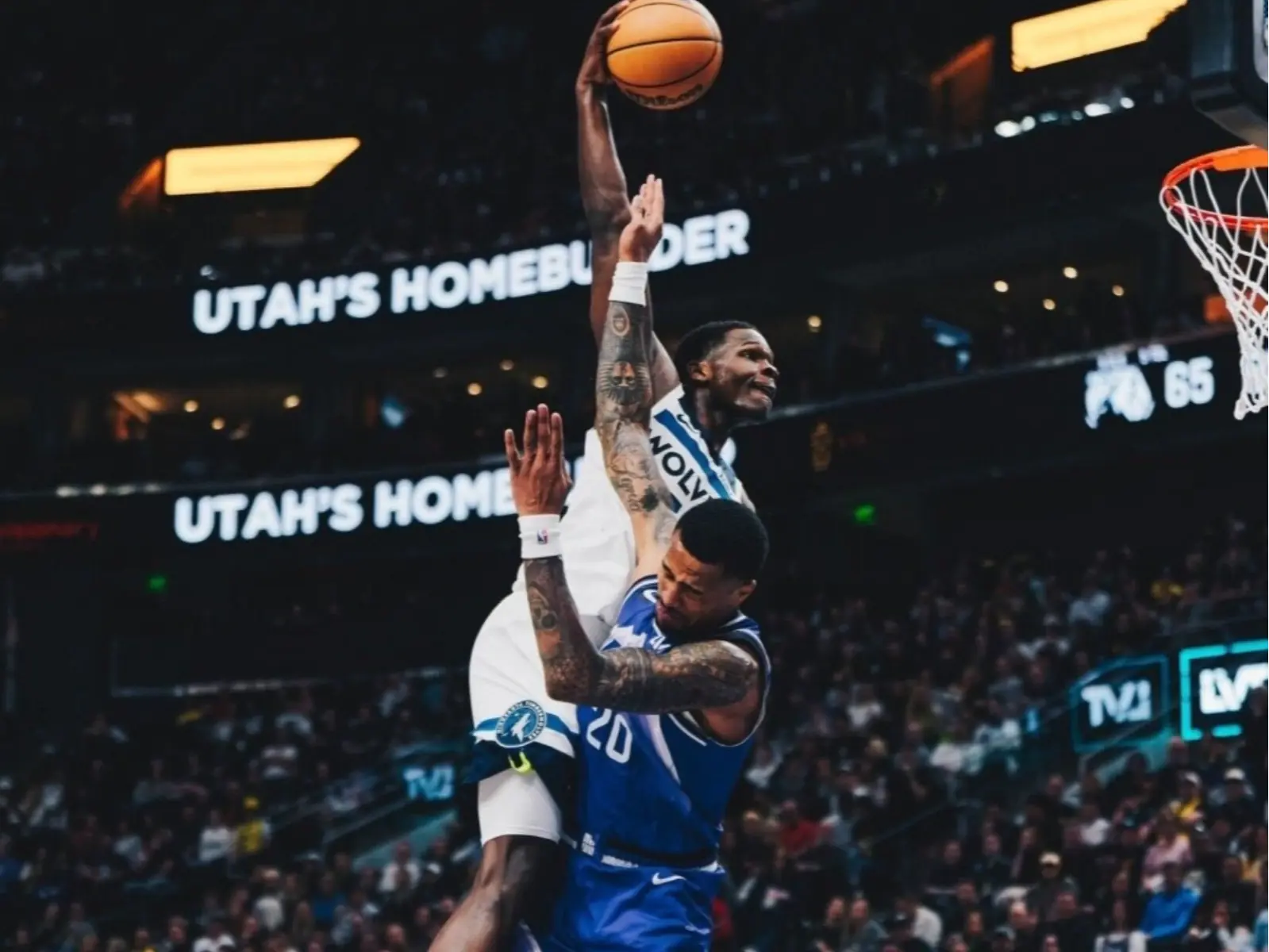 NBA／Anthony Edwards 超暴力「流星灌籃」震撼球迷，John Collins 還被灌到疑似腦震盪！