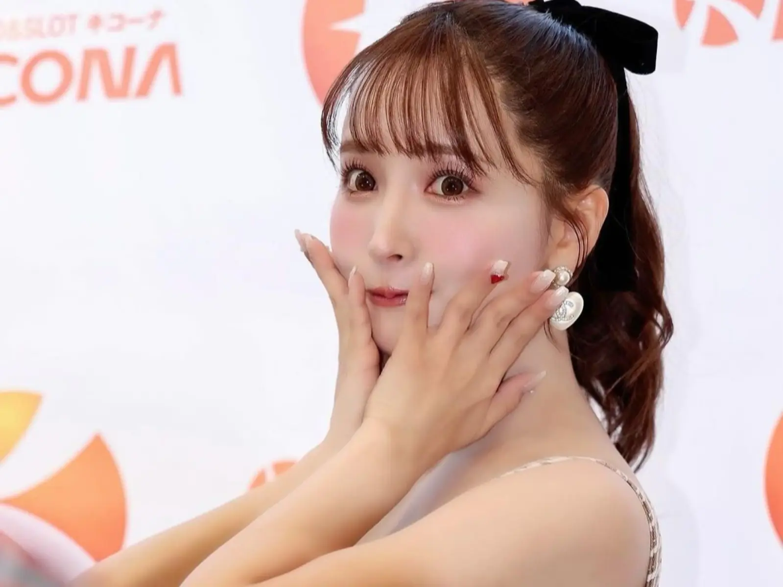 三上悠亞零偽裝現蹤「台北中山捷運站」！亮麗套裝仙氣四射老司機暴動了！【老司 J 開車】