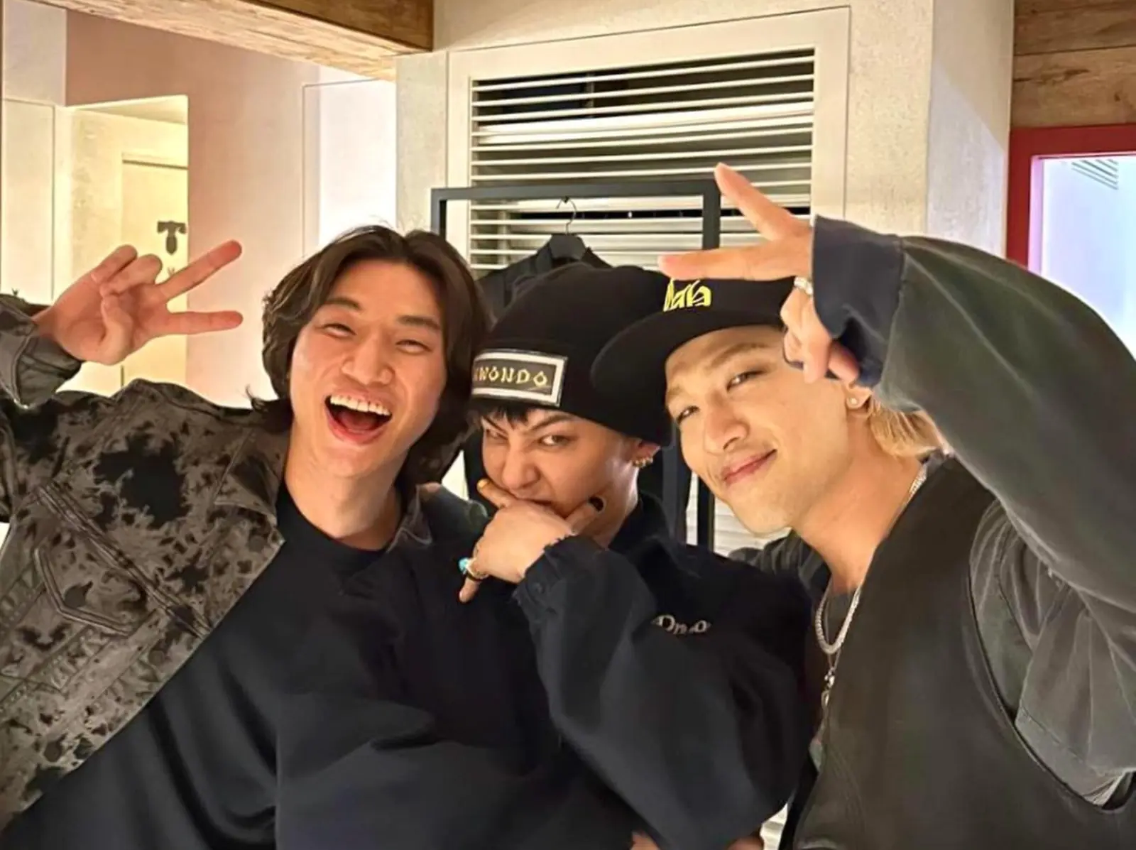 BIGBANG 合體！GD 權志龍、太陽現身大聲見面會，粉絲感嘆：「眼睛在尿尿！」