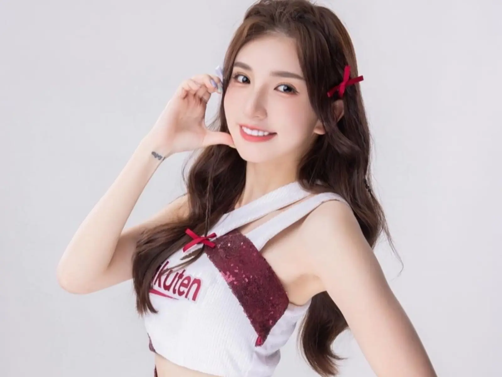 「最驚艷新女孩」Dora 正式加盟樂天啦啦隊！透露選擇背號 98 號原因甜喊：「開季也要開機啦！」【野生抓正妹】