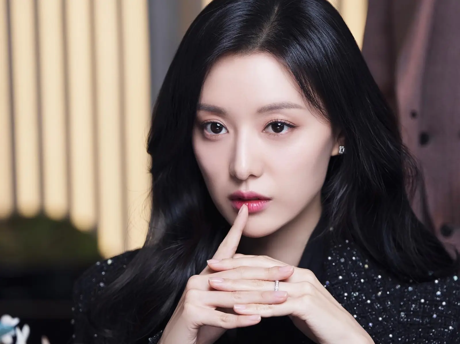 《淚之女王》金智媛私服穿搭 4 重點一次學！千金氣質原來是這樣養出來的！