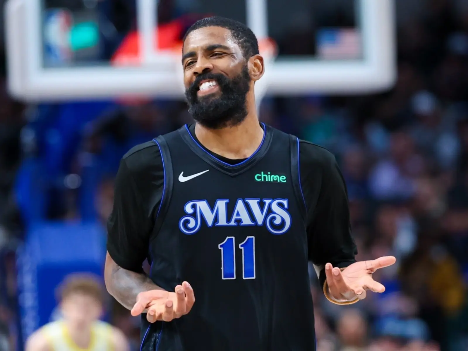 NBA／Kyrie Irving 與 Luka Doncic 配合完成空中接力灌籃，齋戒月體能依舊勁爆！