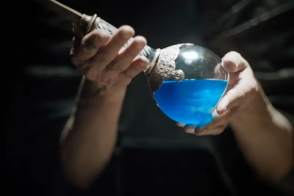 《沙丘：第二部》Dune：Part 2 「生命之水」成分曝光，外媒爆劇組採用 UV 伏特加製作！