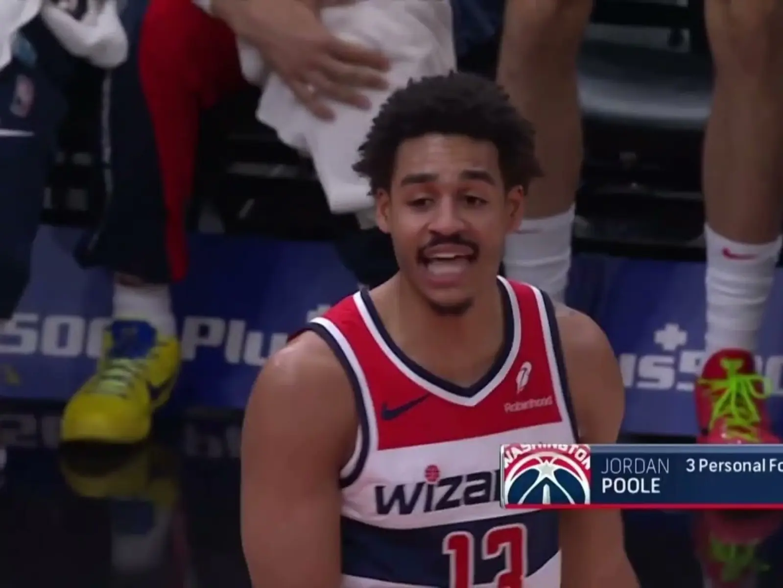 NBA／Alex Caruso 與 Jordan Poole 爆發肢體衝突！大力猛撞遭判一級惡意犯規！