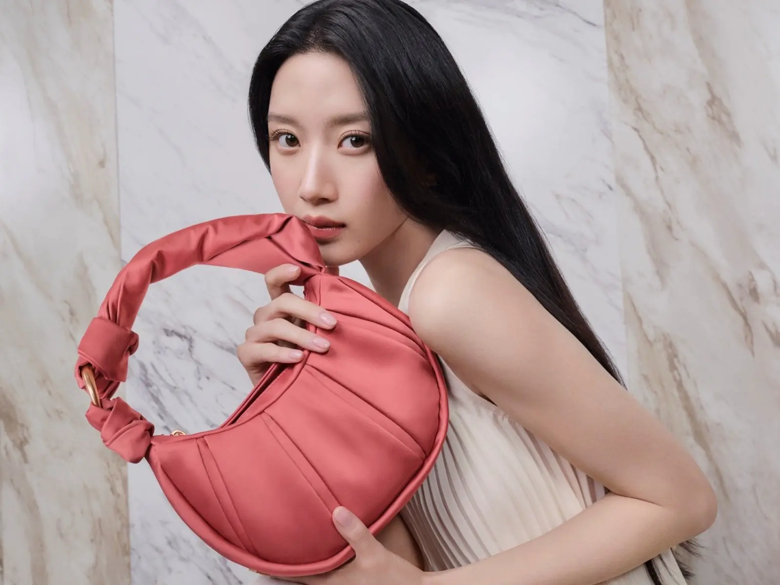 TUMI 推出由新任全球品牌大使文佳煐所詮釋的全新 ASRA女包系列