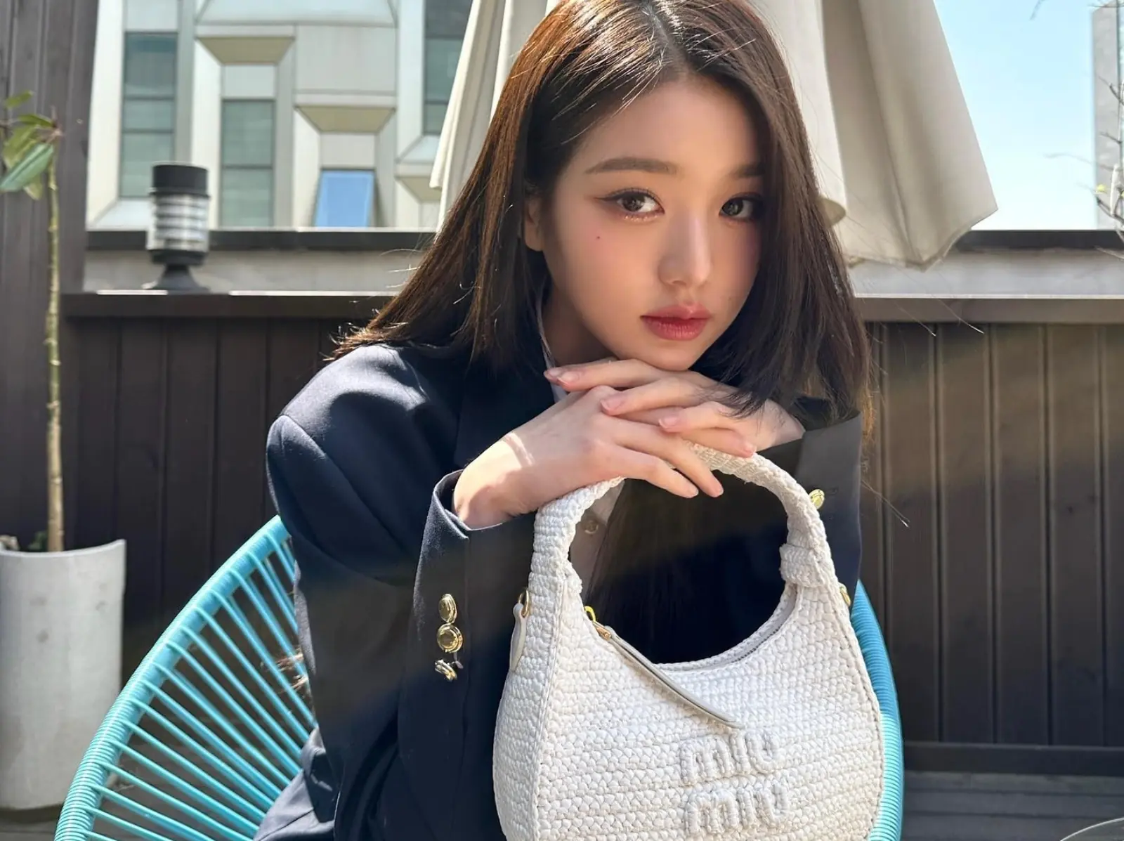 IVE 張員瑛、(G)I-DLE Minnie ⋯5 種「人間 Miu Miu」穿搭示範！這單品小學生都吵著要！