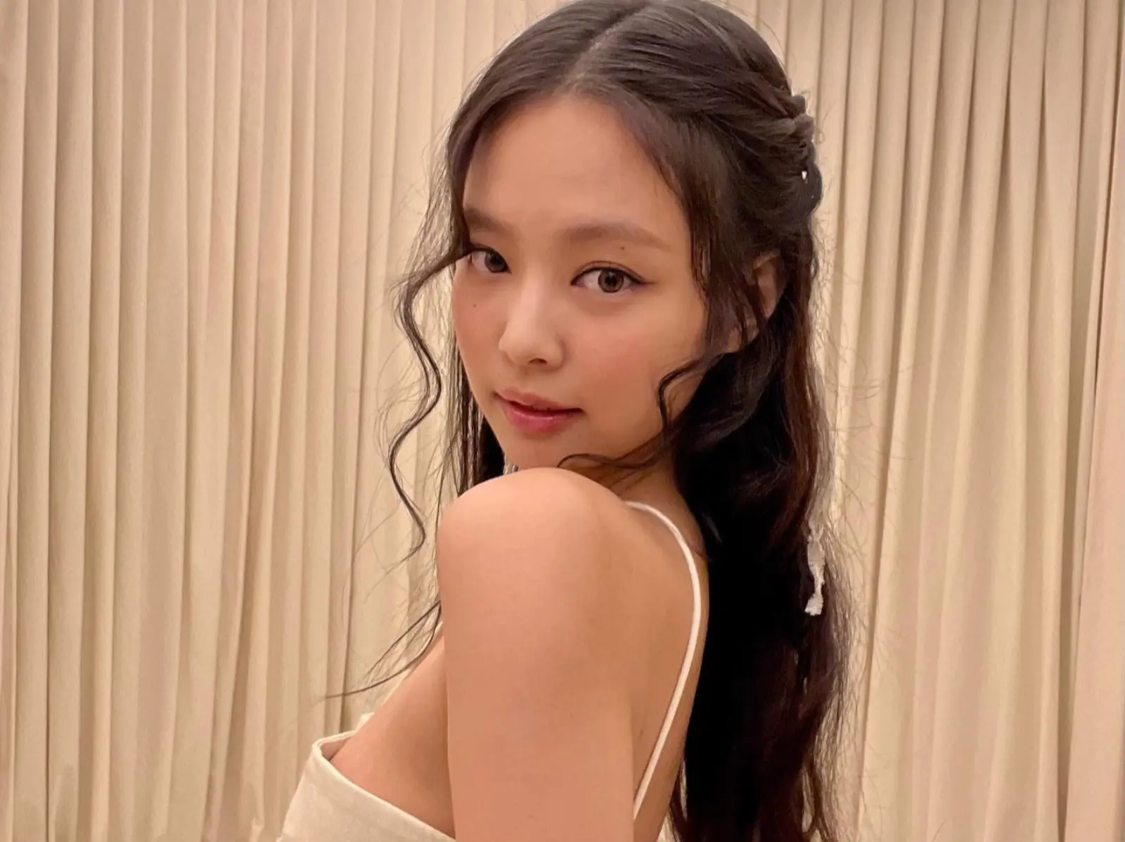 傳 BLACKPINK Jennie 將於 6 月回歸推出 Solo 新專輯！？經紀公司 ODD ATELIER 回應了！