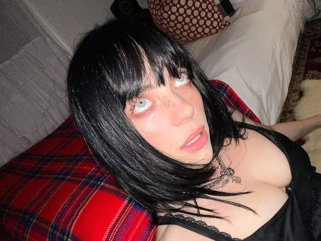 Billie Eilish 將粉絲加入 IG 摯友！網友：「我到現在還是很困惑！」