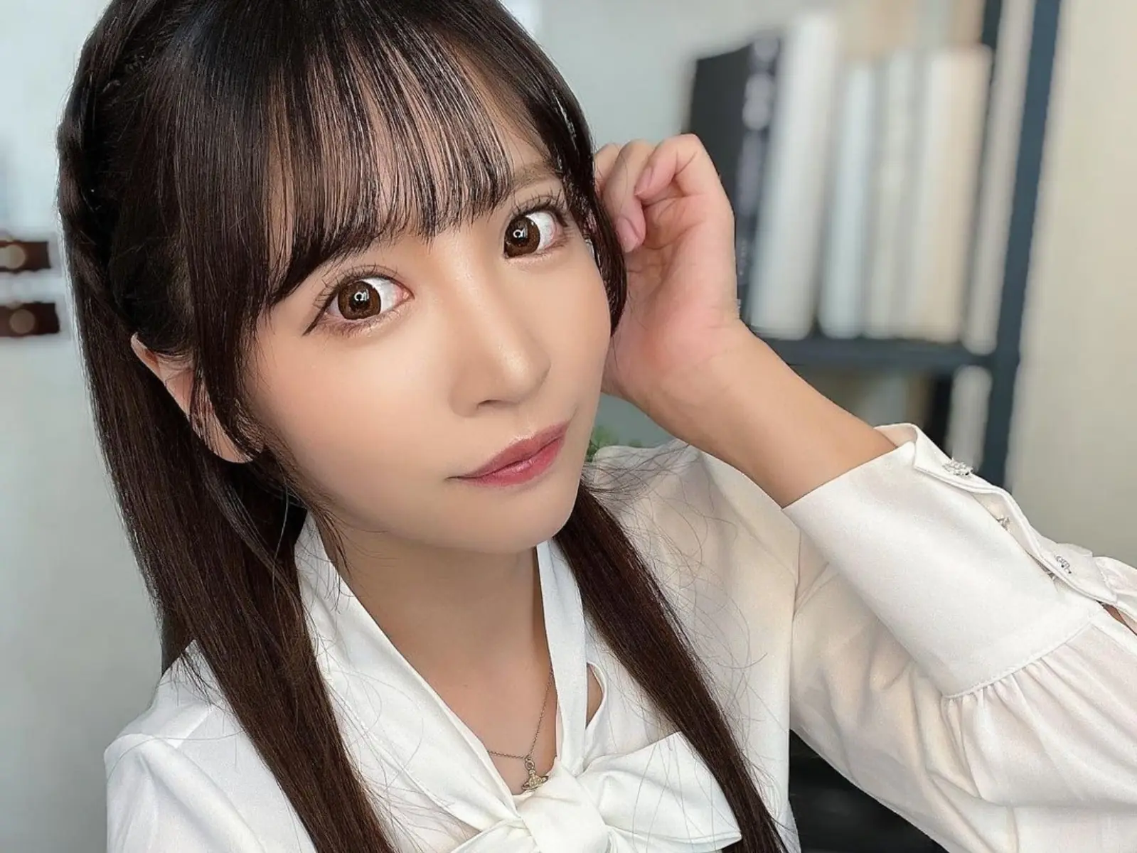 日本 AV 女優小那海綾身穿「中信兄弟球衣」自拍甜喊：「想來台灣！」【老司J開車】