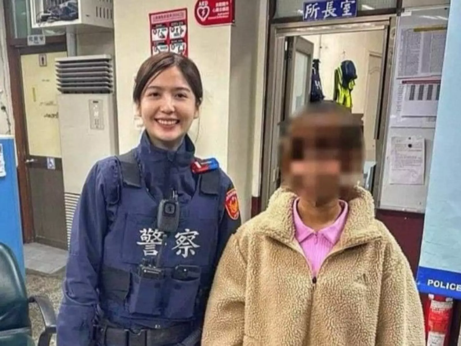 高雄正妹警花「超甜笑容」美照曝光，直接電暈全網讓人秒暈船！