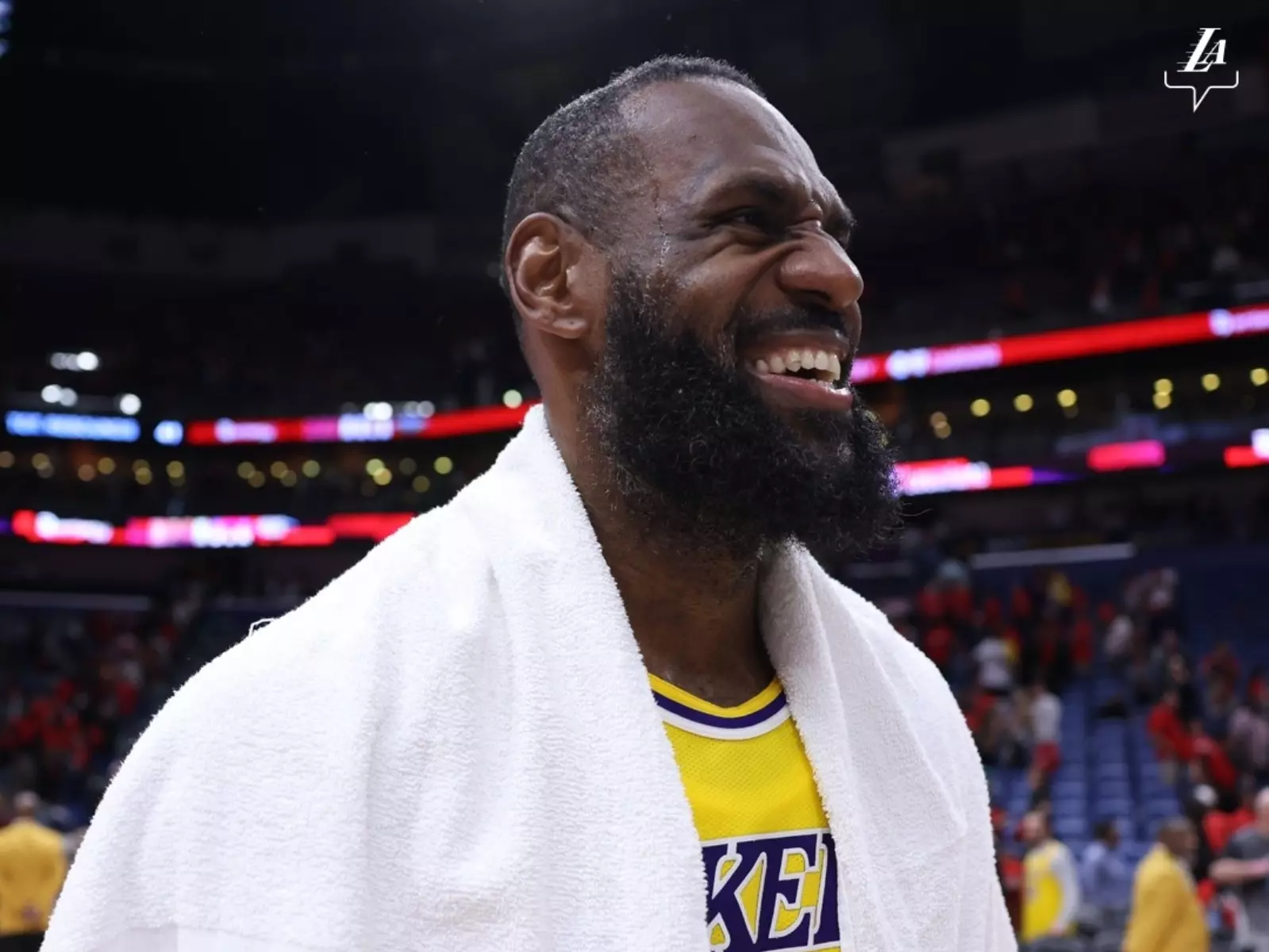 NBA／湖人驚險擊敗鵜鶘搶下季後賽門票，Zion 末節關鍵時刻傷退氣到怒丟毛巾！