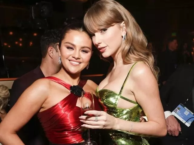 2024 Coachella 眾星雲集！小賈斯汀 Justin Bieber 聽泰勒絲 Taylor Swift 音樂，一臉面無表情遭網友批評！
