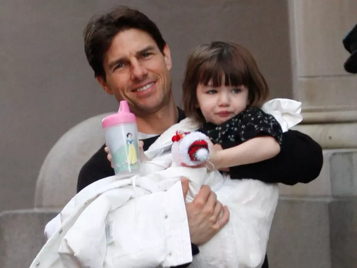 舒莉 Suri Cruise 在沒有爸爸湯姆克魯斯 Tom Cruise 陪伴下，穿著清爽歡慶 18 歲生日！