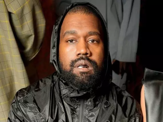 「肯爺」肯伊威斯特 Kanye West 不滿老婆比安卡森索里 Bianca Censori 被非禮！揮拳揍人遭警方調查！