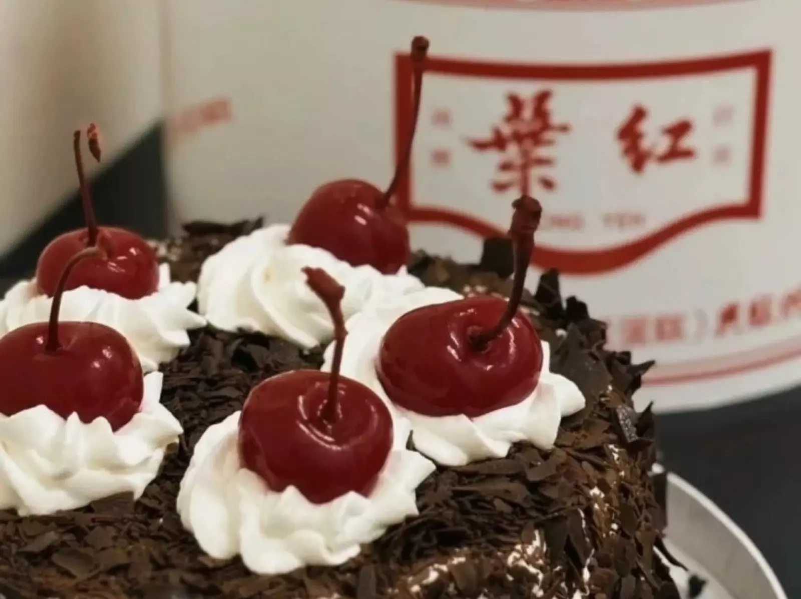 《不夠善良的我們》播出引熱議！鮮奶油蛋糕始祖、藝人們慶生必備⋯5 件事認識紅葉蛋糕！