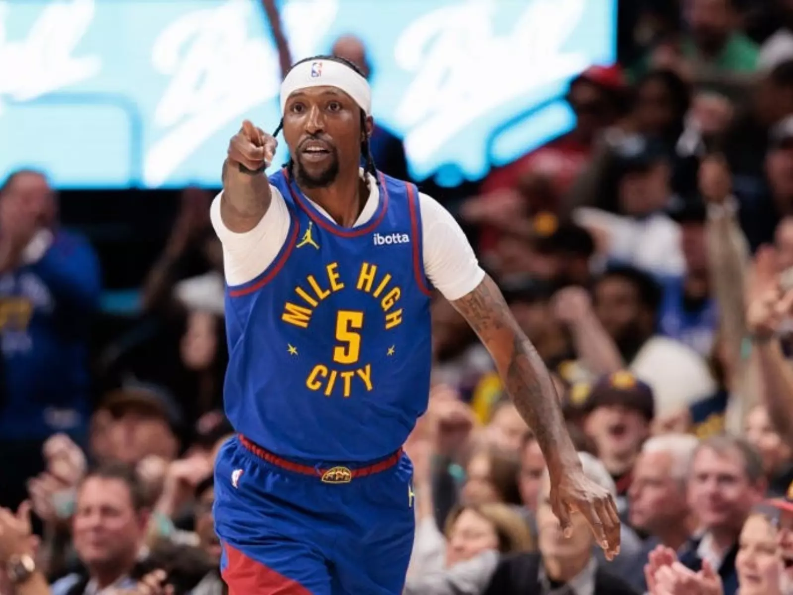 NBA／人品一百分！KCP 保護前隊友 AD 避免在金塊球員慶祝時受傷！
