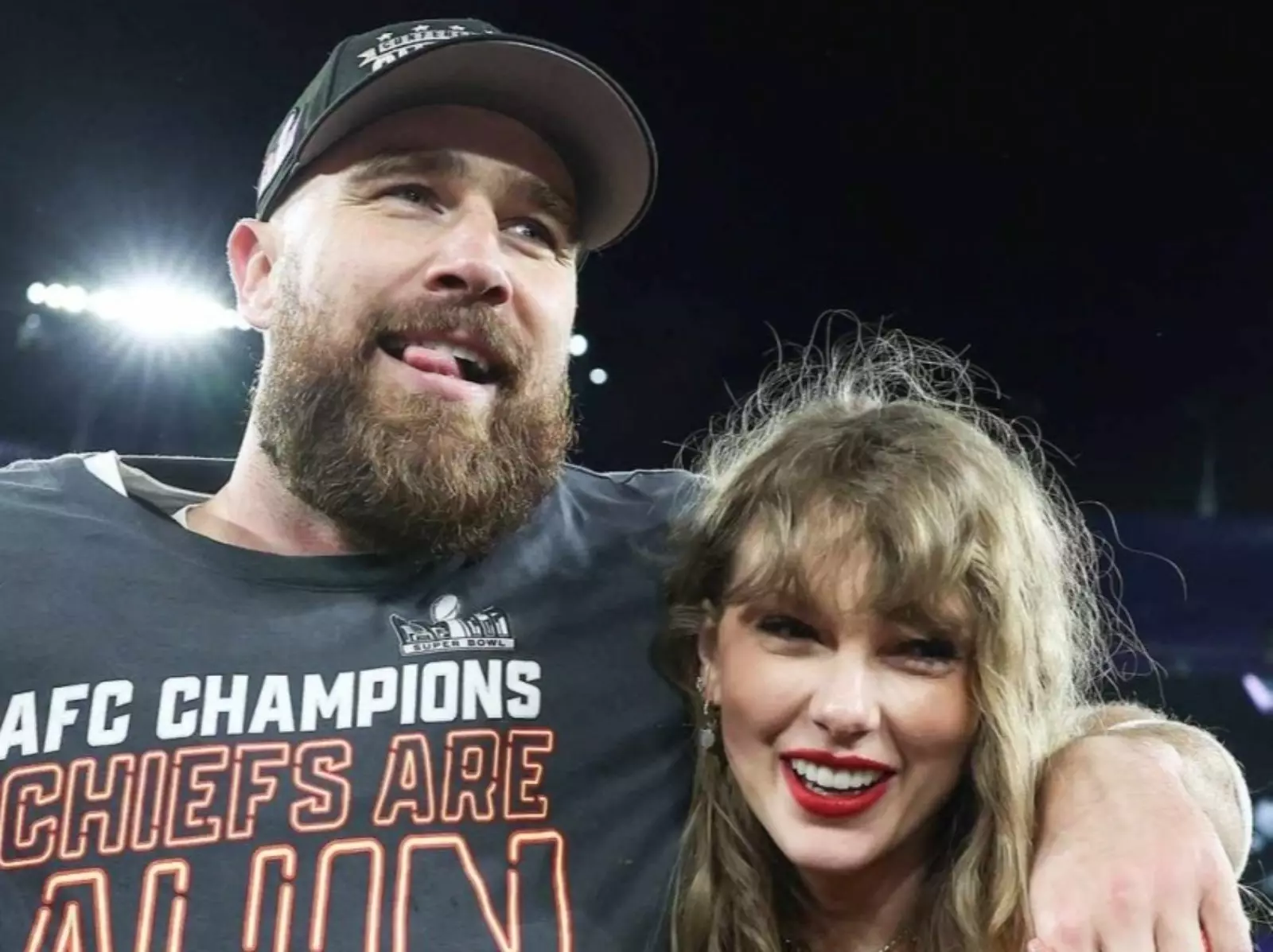 特拉維斯凱爾西 Travis Kelce 坦言跟泰勒絲 Taylor Swift 戀情被關注超自在：「這種感覺令人興奮！」