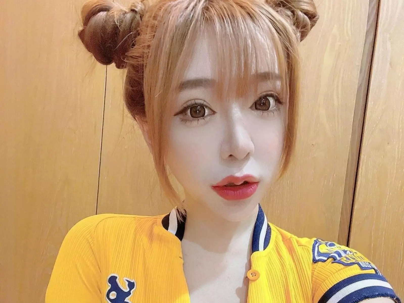 正妹被封「禮生界最巨」辣照曝光！真實身分起底竟是「中信兄弟」死忠球迷？【野生抓正妹】