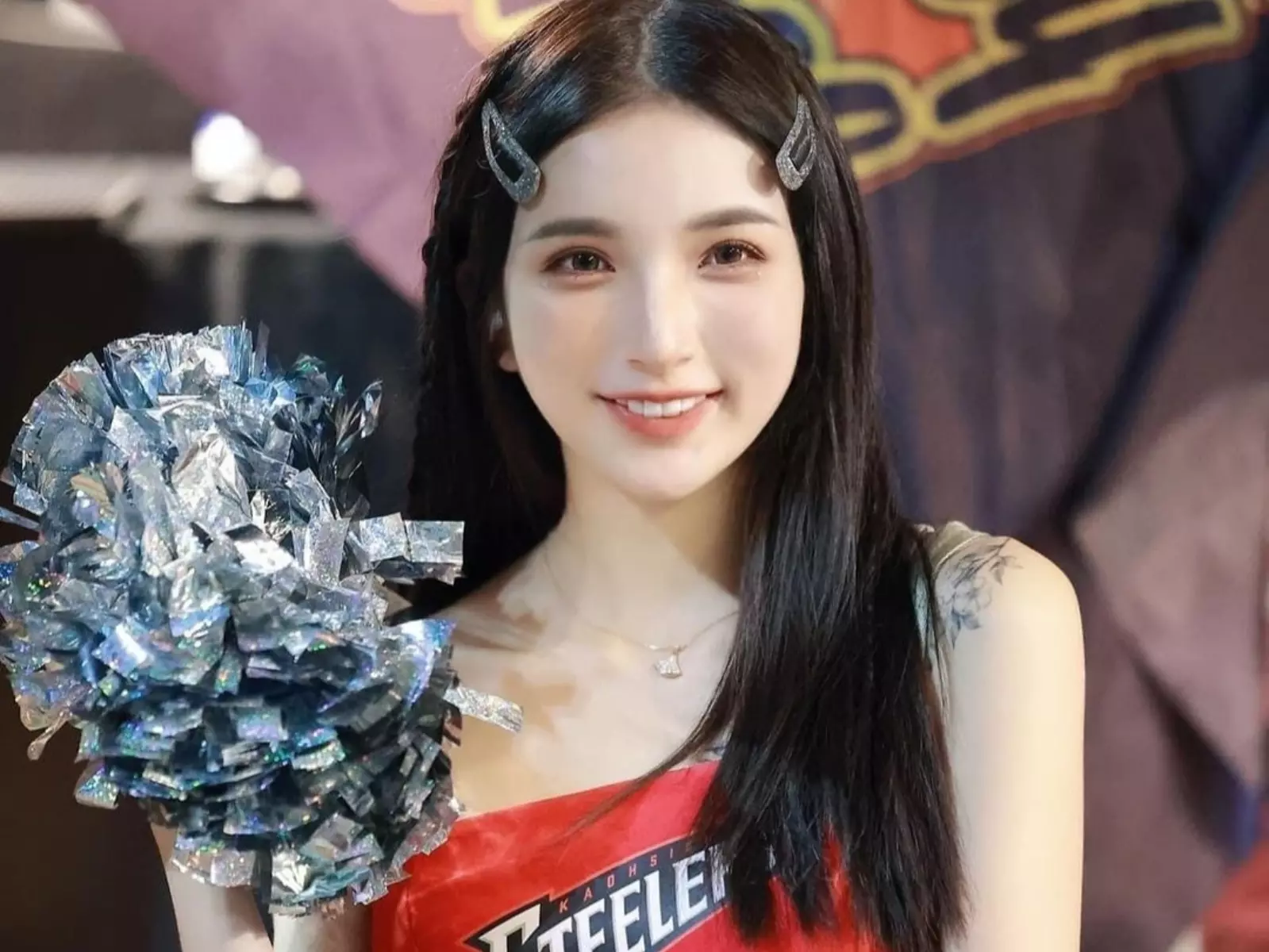 「鋼鐵女神」Dora 辣穿 CK 內衣炸裂熱舞！小公主變身小辣椒，網封「南臺灣最頂！」【野生抓正妹】