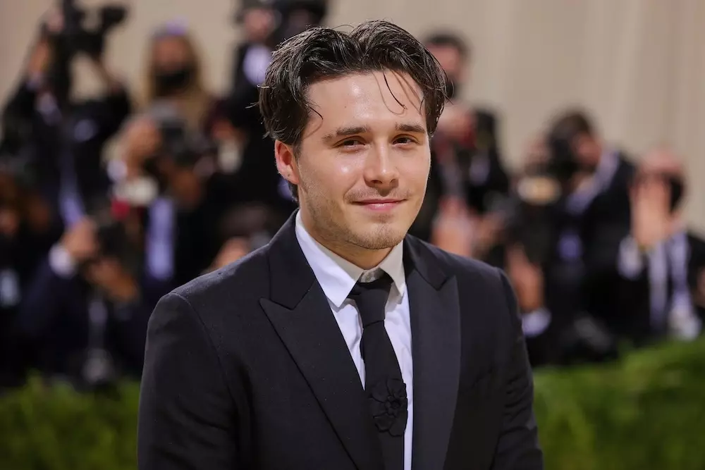 布魯克林貝克漢 Brooklyn Beckham 重燃廚師夢？IG 分享食譜影片遭網友酸：「快去應徵麥當勞！」
