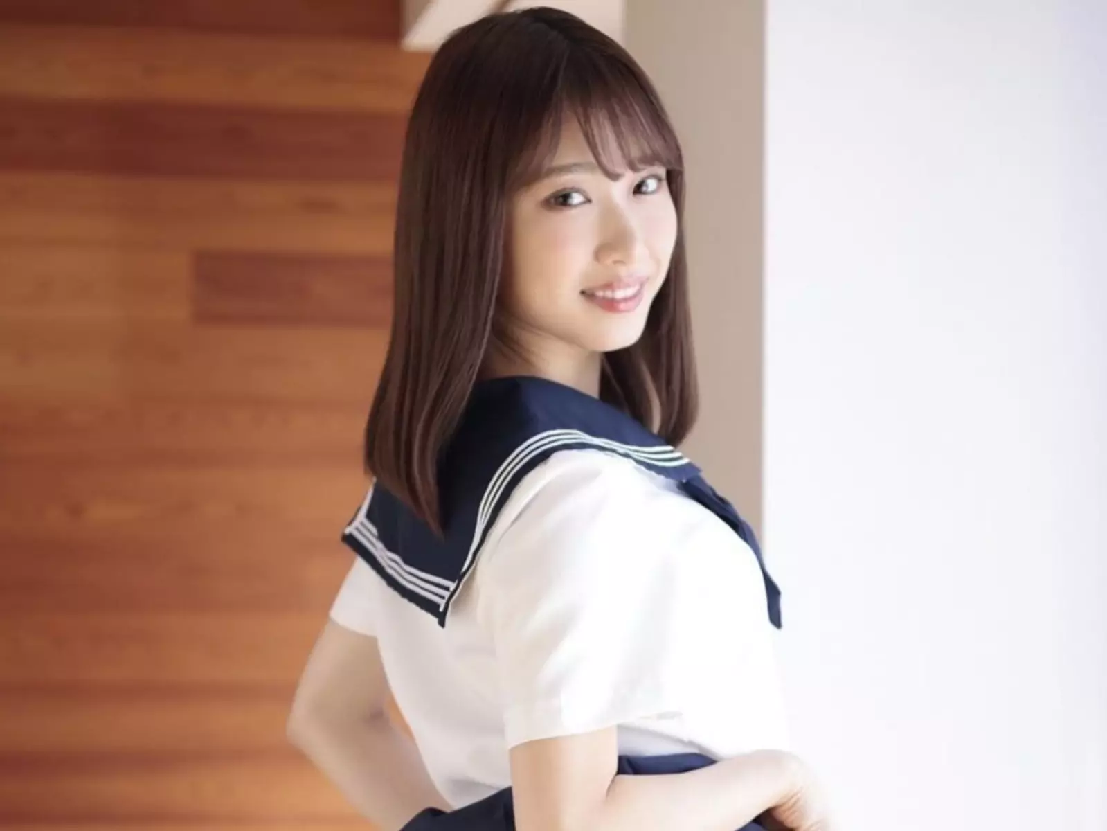 「小隻馬美少女」安達夕莉宣布出道兩週年引退！PTT 鄉民哭喊：「近期的最愛欸！」【老司 J 開車】