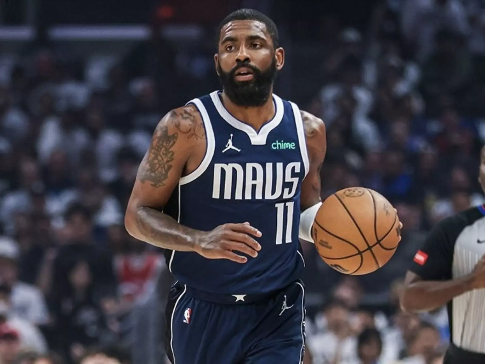 NBA／Kyrie Irving 超狂一條龍快攻上籃！全程無減速、連續換手運球讓詹皇也讚嘆！