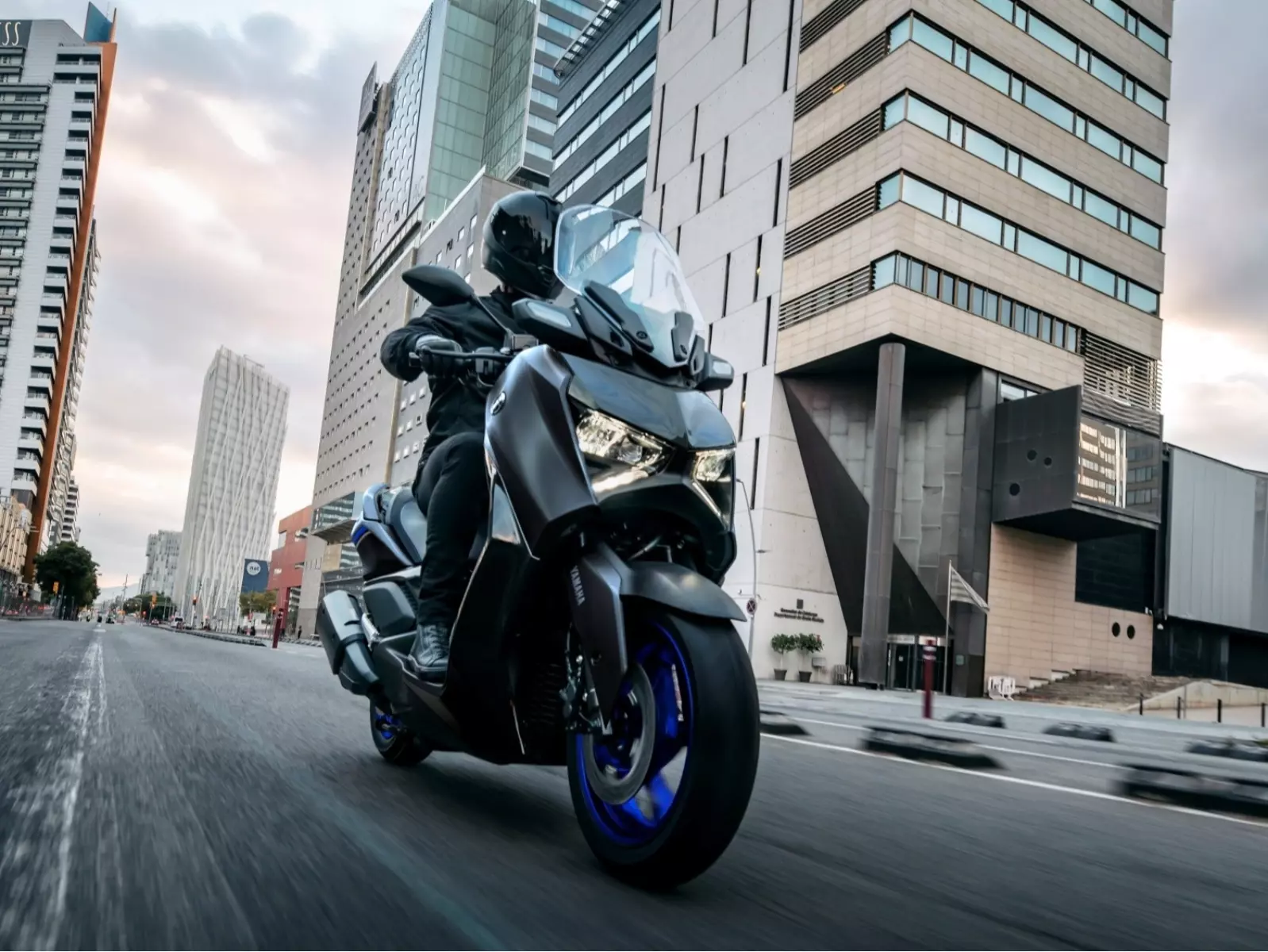 Follow the MAX ：「XMAX」2024 新色登場