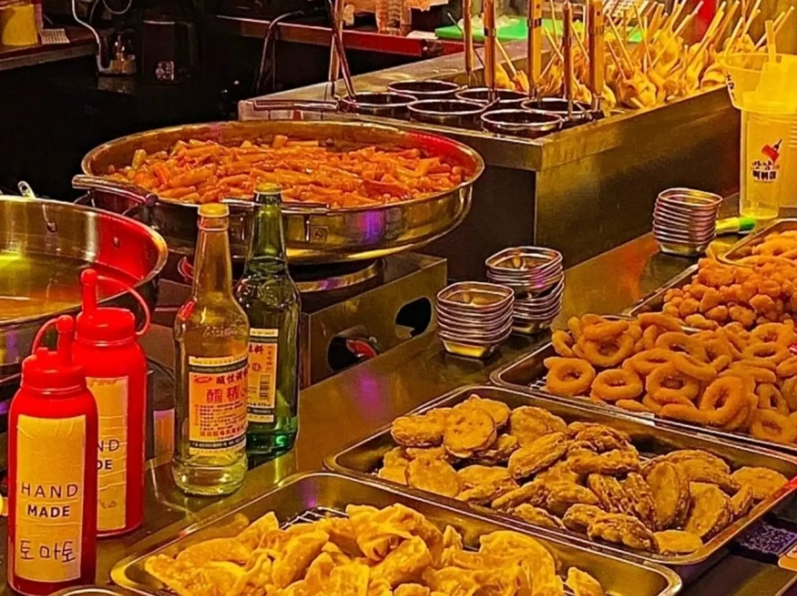 2025 韓國明洞必吃 10 家美食推薦：火肉雞、江南麵屋⋯每樣都好吃到舔盤！