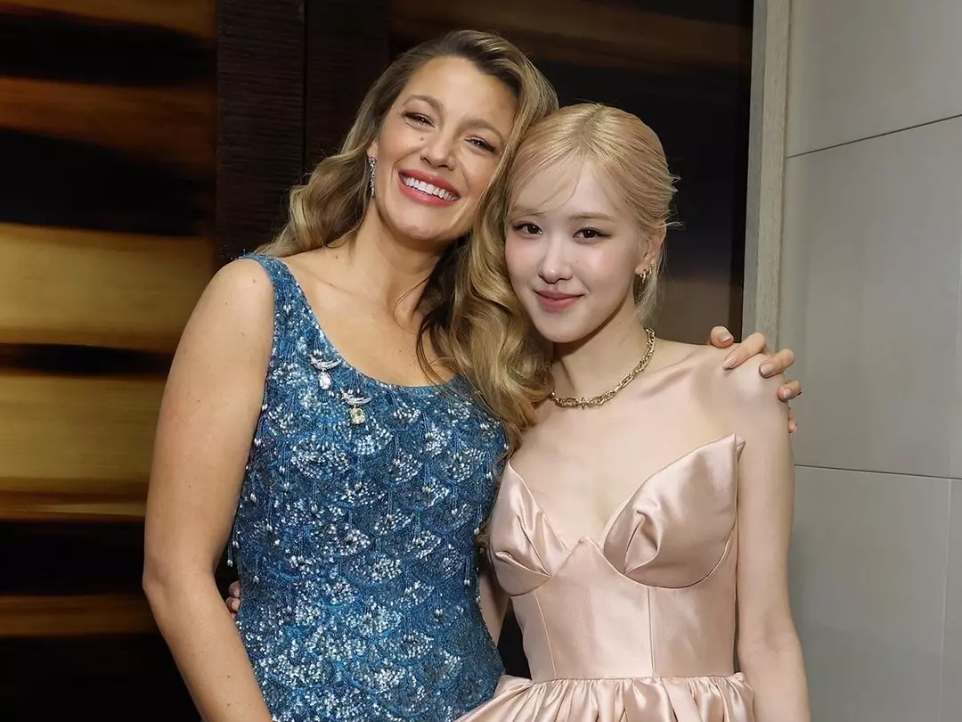 跟 BLACKPINK Rosé 合照會分手！繼泰勒絲、Gigi 到布蕾克萊芙莉，網友：「應該能打破魔咒？」