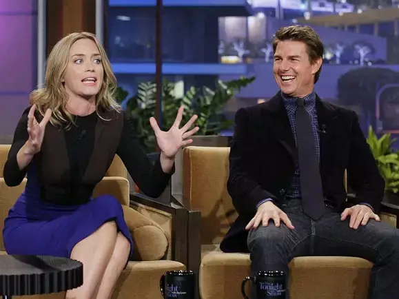 艾蜜莉布朗 Emily Blunt 坦言和過去「某些男演員」拍吻戲超想吐！外媒猜：「跟湯姆克魯斯親過！」