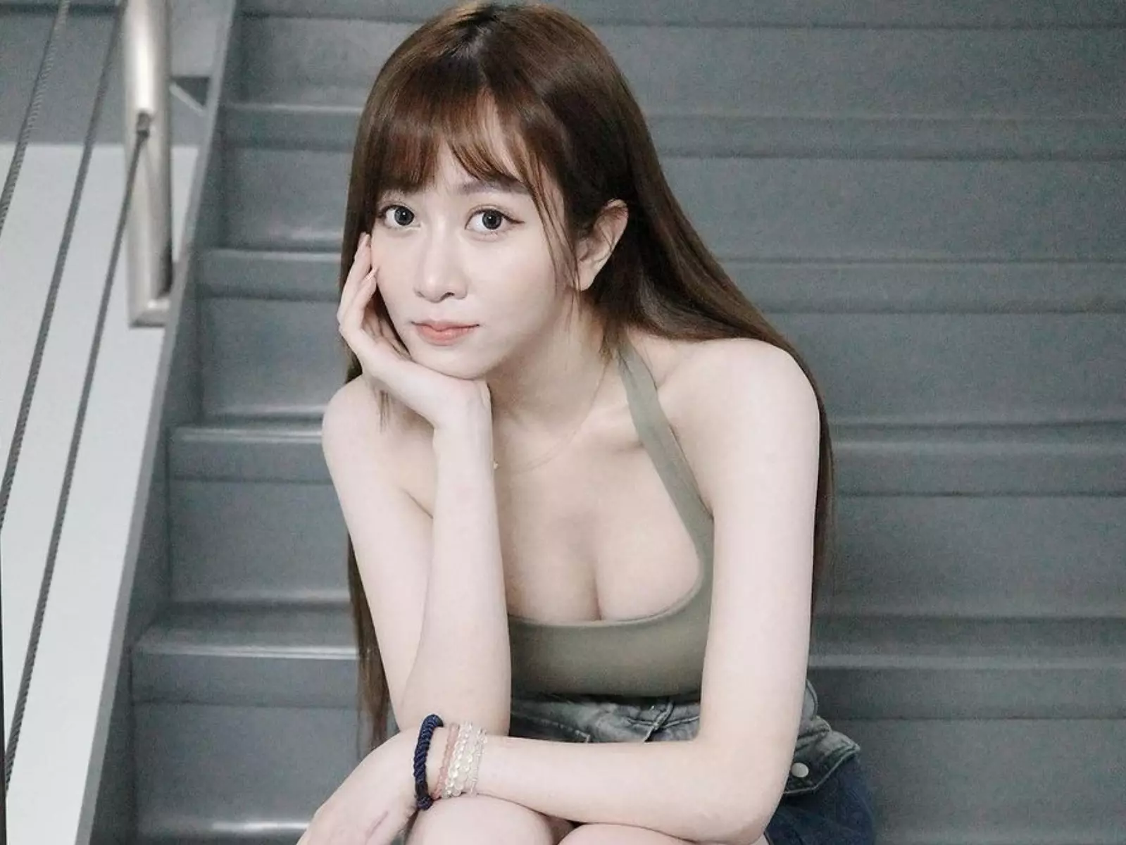 Toyz 最放不下的辣個女人？篠崎泫連發比基尼照還不夠，加碼「久違熱舞」辣到冒煙！【野生抓正妹】