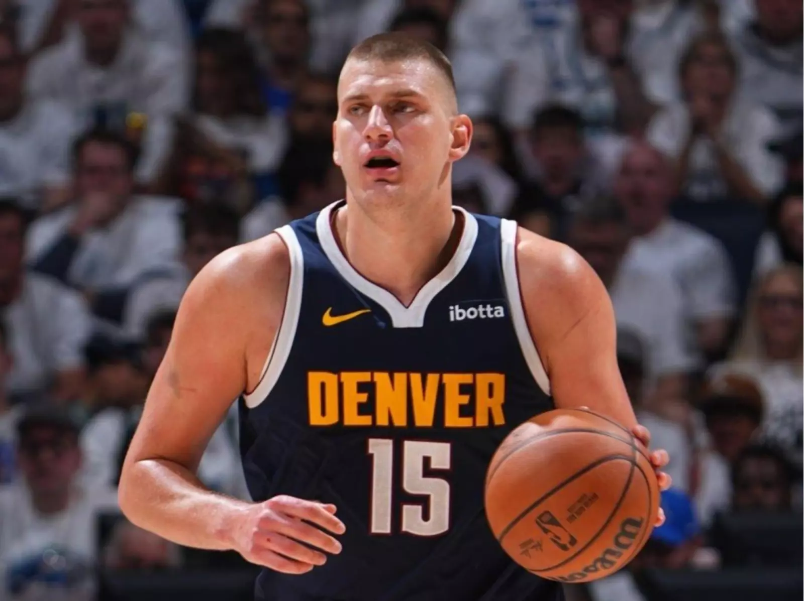 NBA／金塊客場再度擊敗灰狼系列賽 2 比 2 平手，Murray 半場超大號三分球太狂！