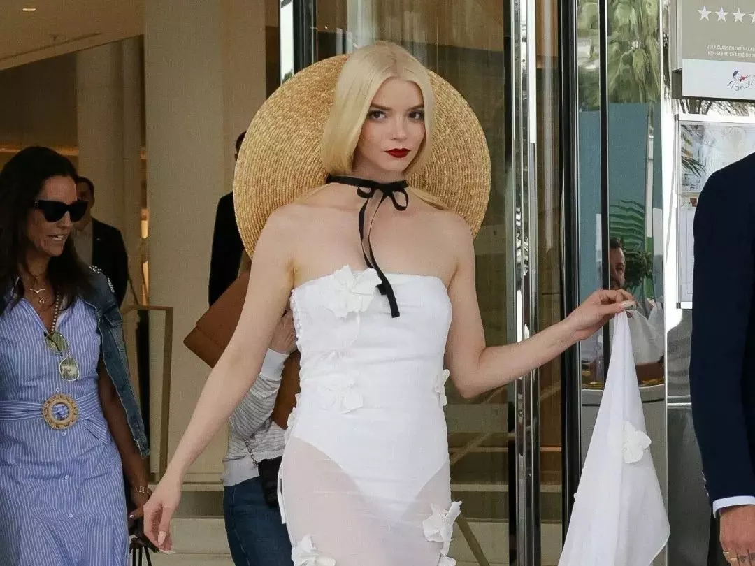 《芙莉歐莎：瘋狂麥斯傳奇篇章》安雅泰勒喬伊 Anya Taylor-Joy 遭「假粉絲」要求簽名！網友點破：「下一秒他就拿去賣錢！」