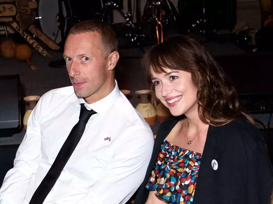 Coldplay 克里斯馬汀 Chris Martin 被粉絲爆料「單身」！疑似和達珂塔強生 Dakota Johnson 分手了！