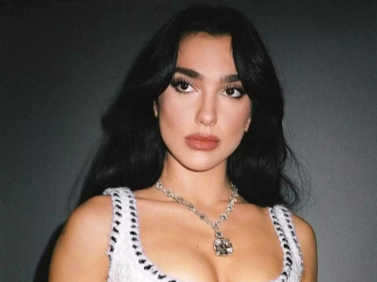 杜娃黎波 Dua Lipa 驚喜宣佈訂婚！10 首必聽金曲：BLACKPINK、MAMAMOO 華莎都合作過！