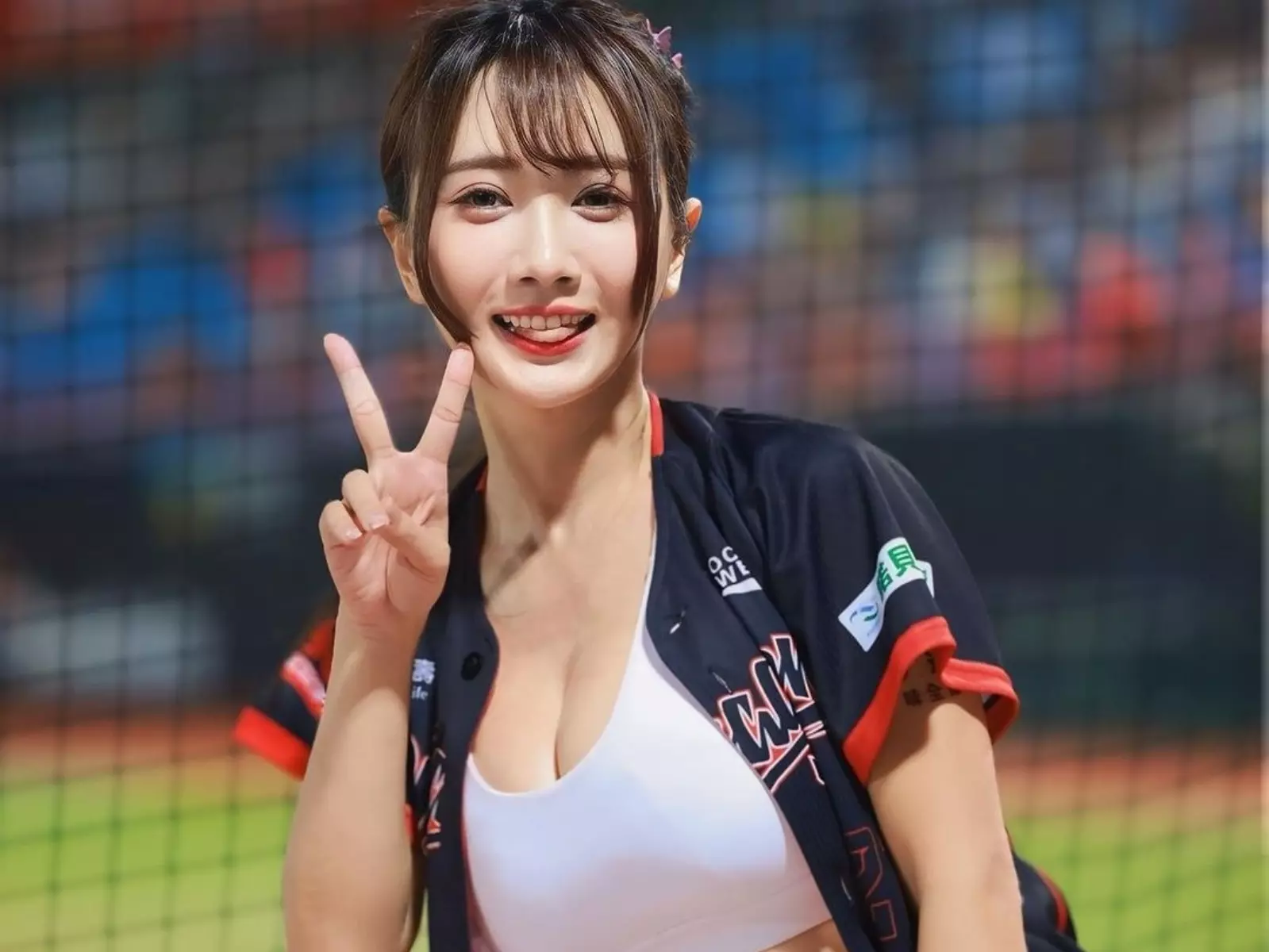 啦啦隊小龍女小珍奶住家被不明人士解鎖！求助保全遭冷眼：「我有繳管理費耶！」【野生抓正妹】