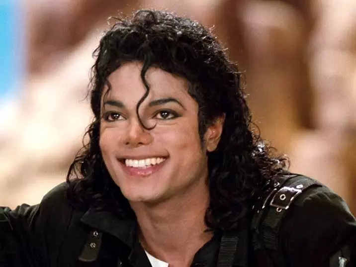 麥可傑克森 Michael Jackson 遺產遭國稅局介入，小孩將繳 7 億稅金才能領錢！