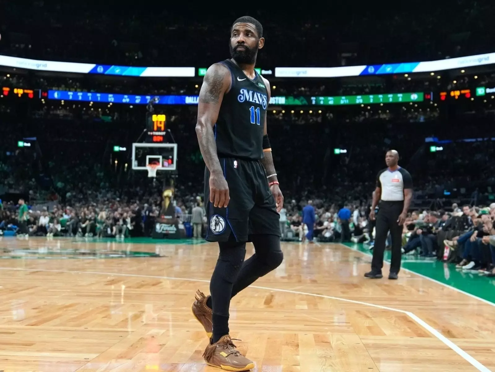 NBA／Kyrie Irving「充氣人偶」被塞爾提克球迷暴揍畫面遭瘋傳！