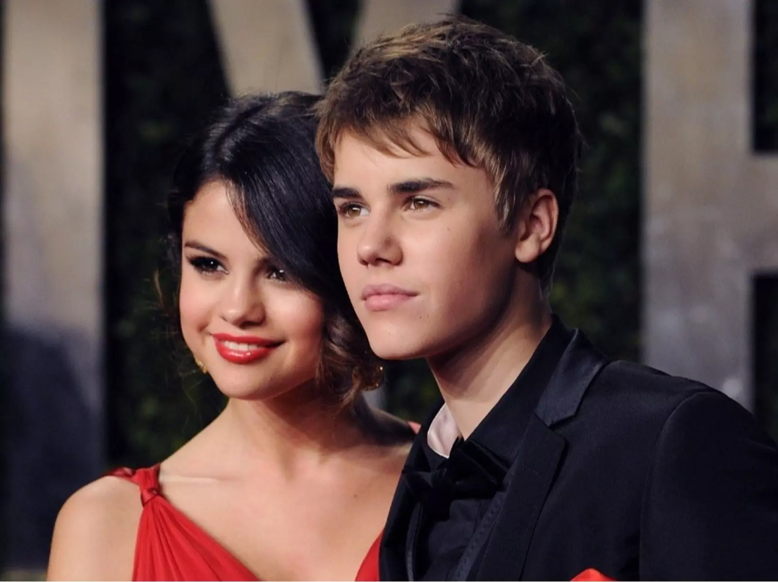 賽琳娜 Selena Gomez 男友感情史回顧：小賈斯汀 Justin Bieber 分手原因、被爆將與新男友論及婚嫁！