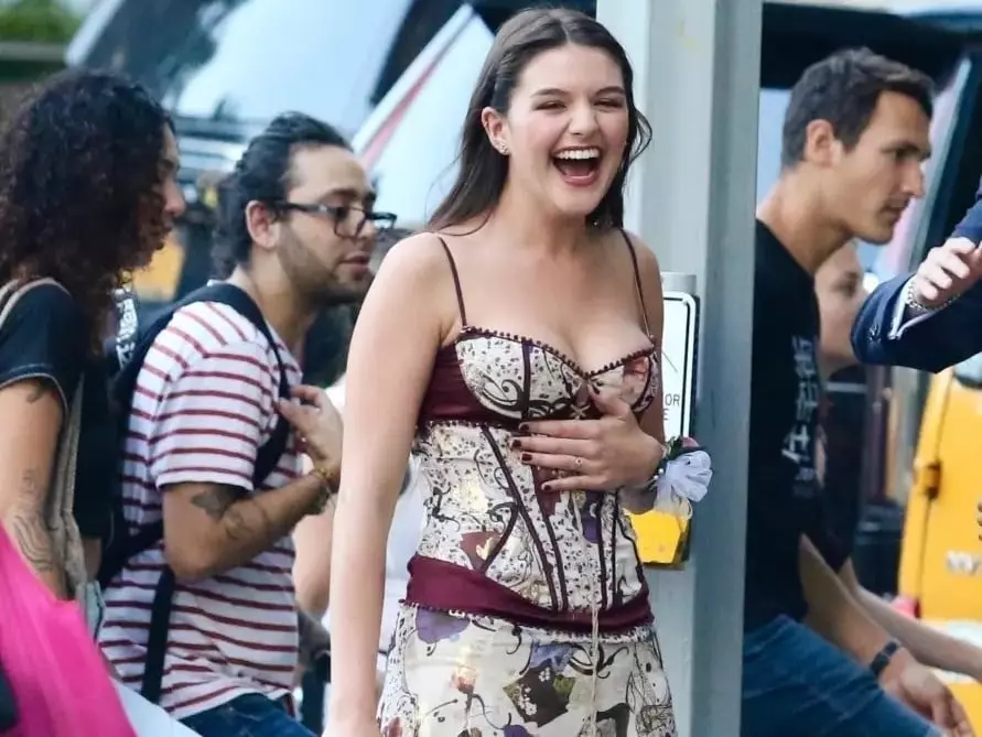 湯姆克魯斯 Tom Cruise 女兒 Suri Cruise 爆出棄父姓！阿湯哥仍幫繳百萬學費引熱議！