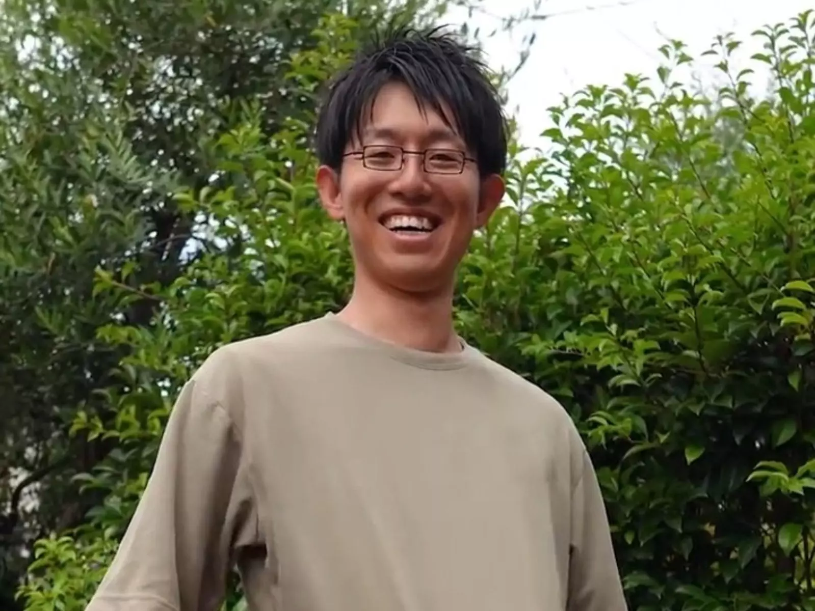 日本網友發明超獵奇「Ｔ恤排熱裝置」，機器「前後擺動」超猥瑣引熱議！