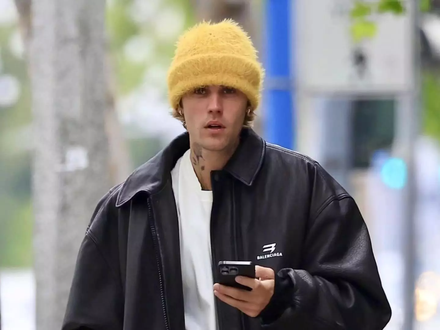小賈斯汀 Justin Bieber「鬆弛感穿搭」三套示範，果然是「行走的男生造型教科書」！