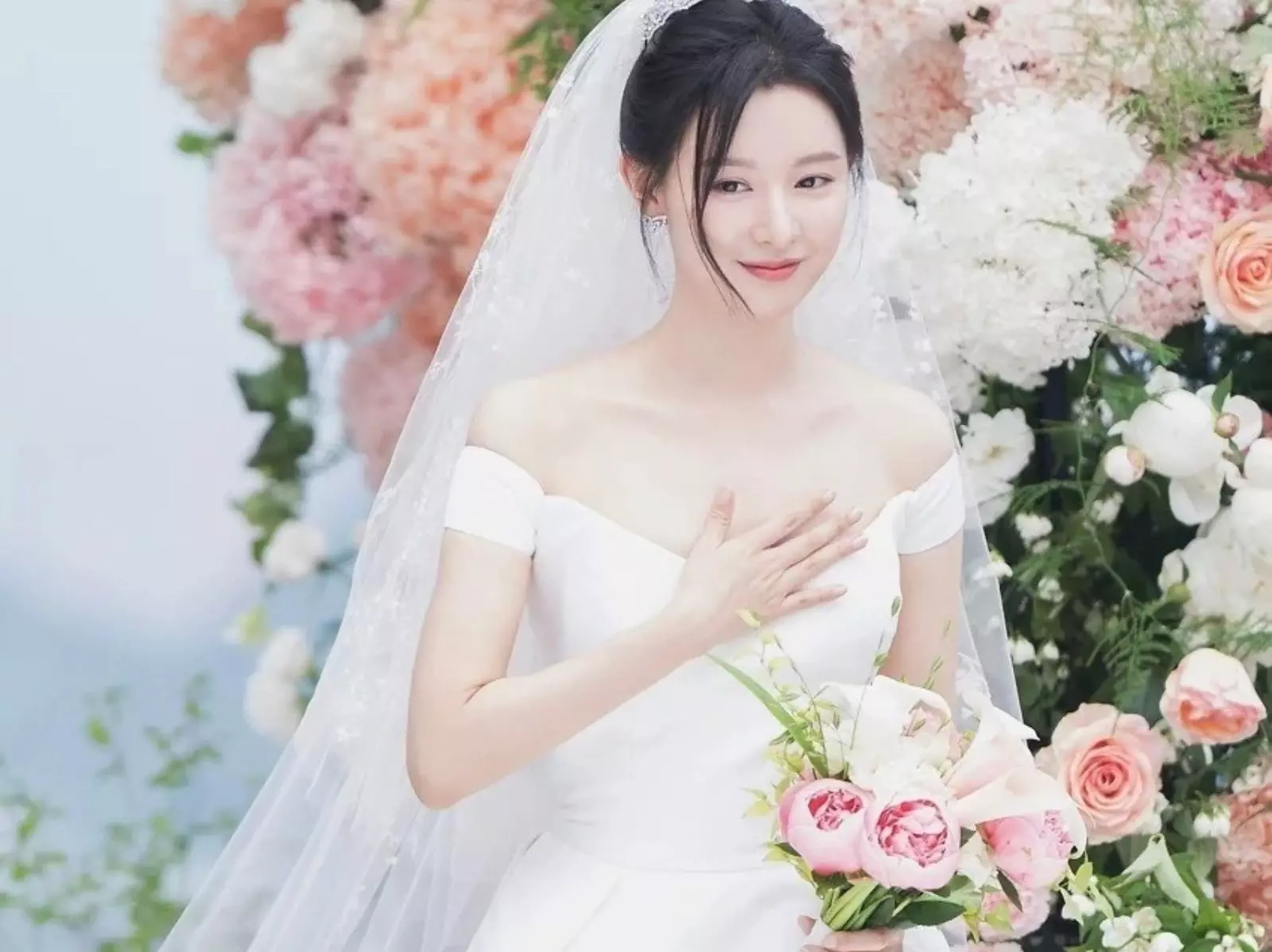 2024 韓劇絕美婚紗品牌推薦！邊佑錫《背著善宰跑》、金智媛《淚之女王》原來都在致敬這對神仙眷侶！
